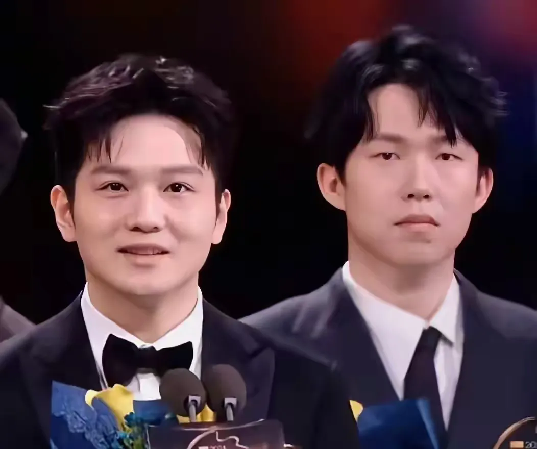 这就是上班和不上班的区别[捂脸]
本来都是同事，以前一起没日没夜做牛马，突然有一