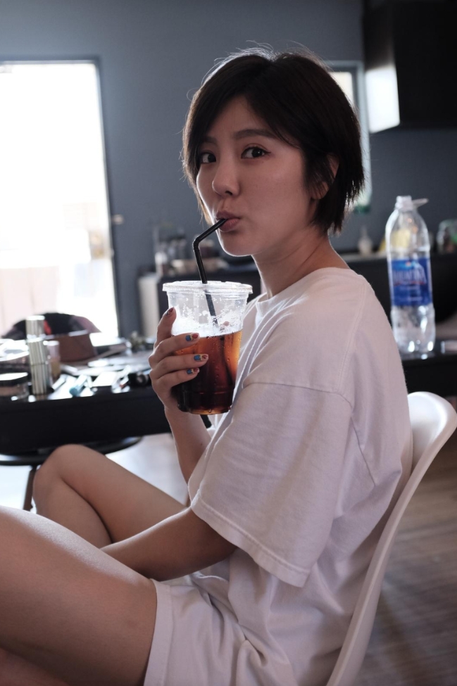 赵奕欢，短发白衣唯美私服