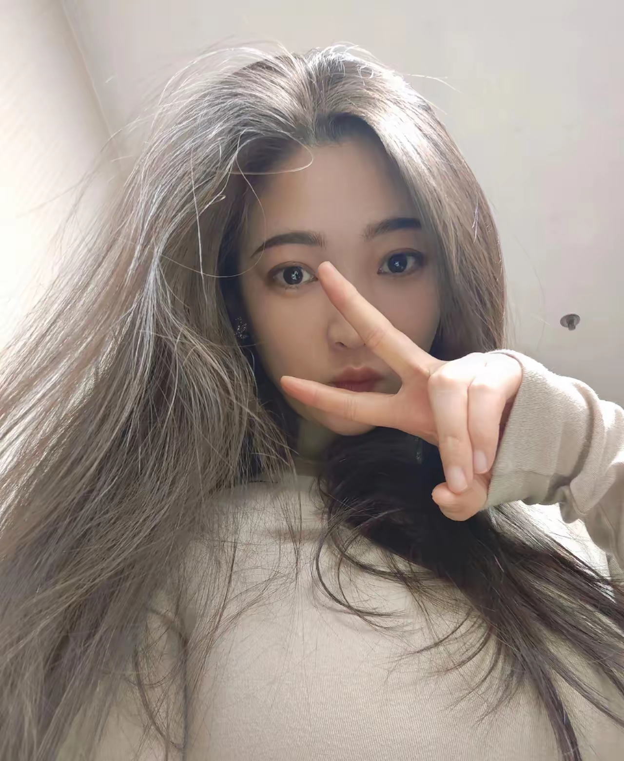 老公总是爱在交友软件上和陌生的女人聊天，警告了他好多次，他还振振有词的说自己没有