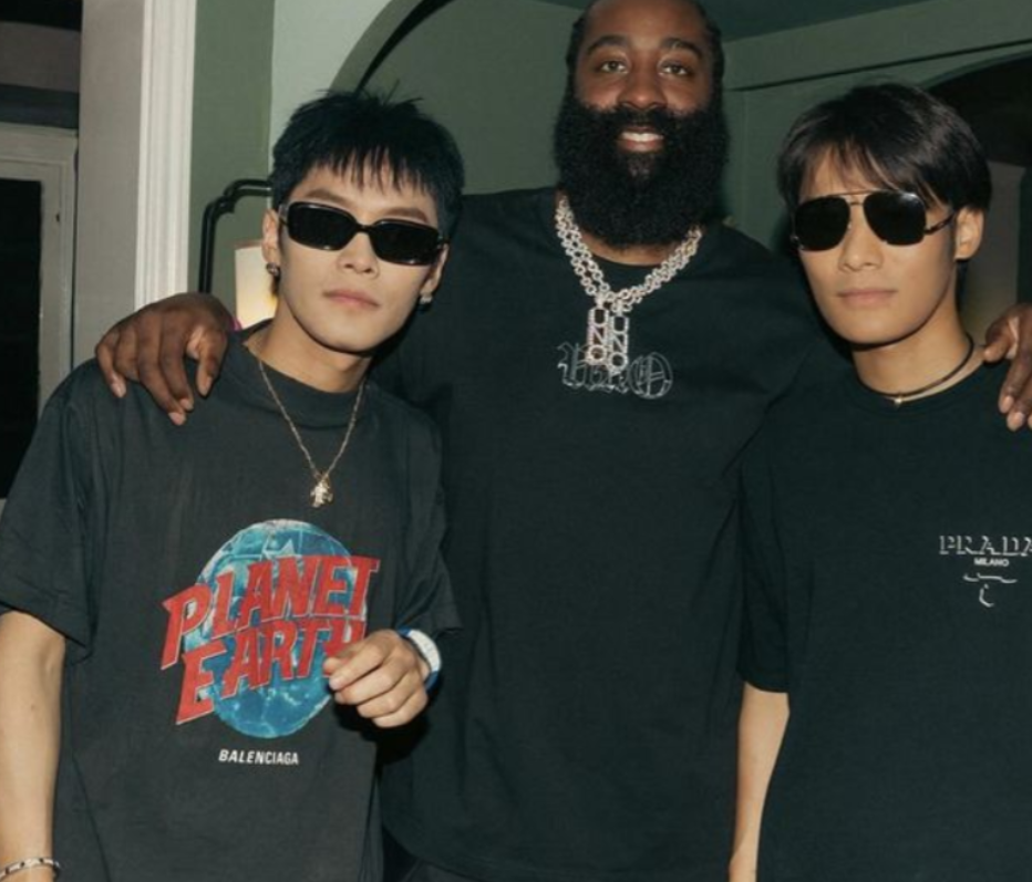 不可思议！一觉醒来，快船发生3件令人难以置信的大事

①、哈登中国行，又来到小杨