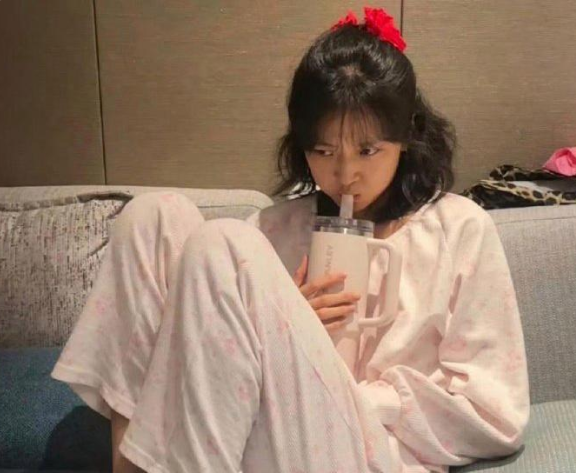 孙千这也太随意了吧，怎么还能这么美，真是让人羡慕

看到孙千那不经意间的美丽瞬间