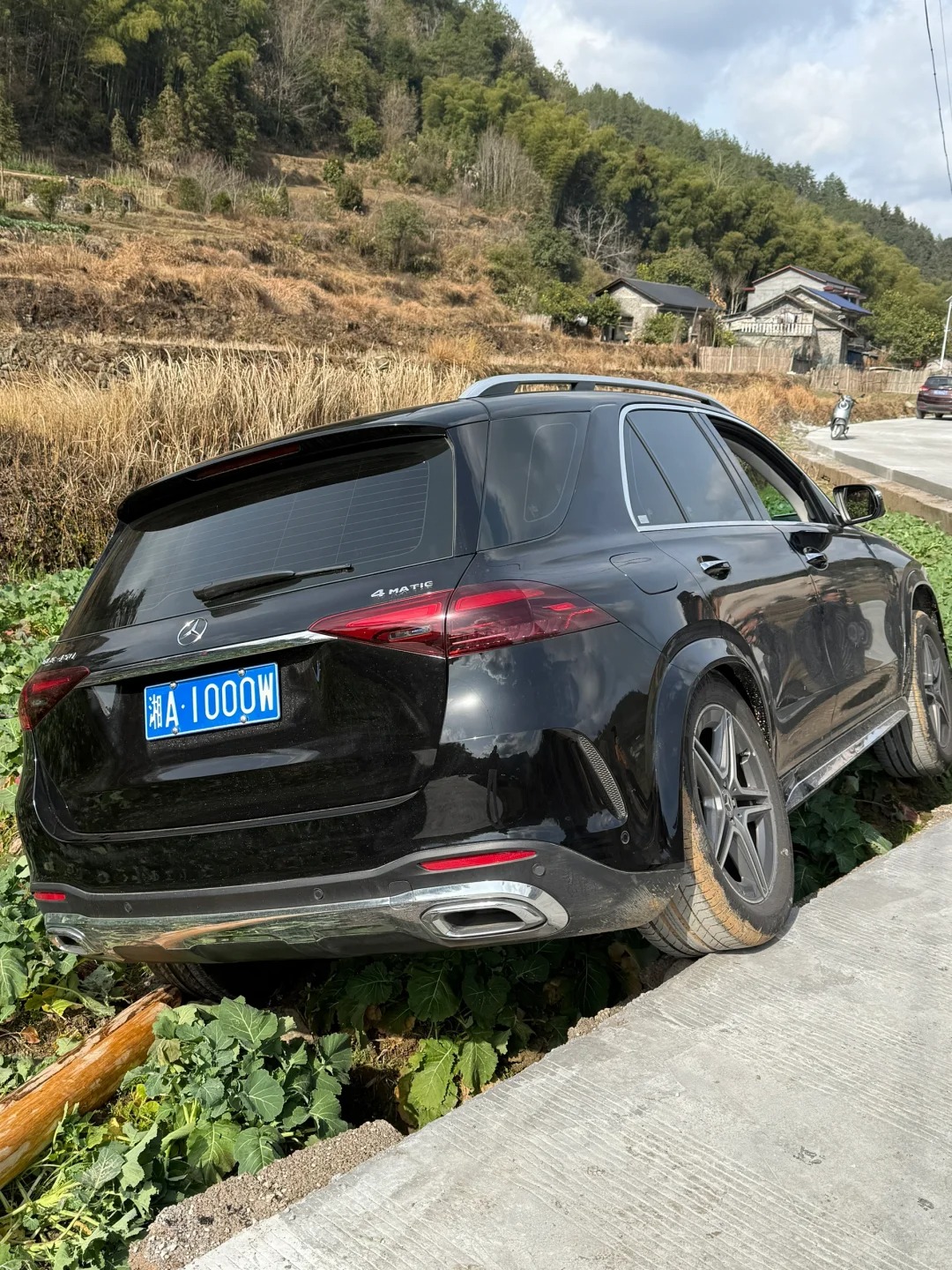 这下全村都知道我买奔驰了
