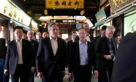 布林肯在上海豫园，布林肯访华对于近期A股稳定具有重大意义！按照胡锡进的说法，布林