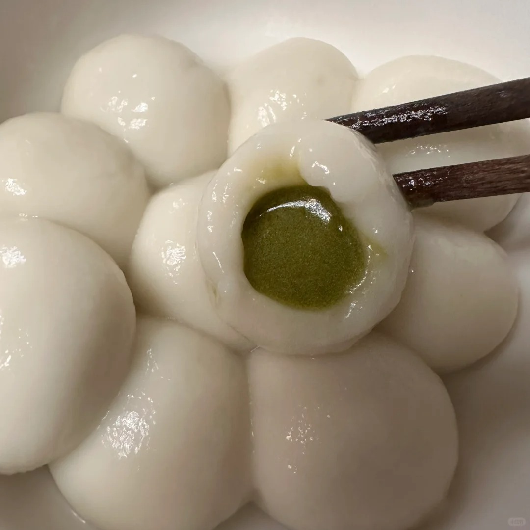 难吃，避雷吧，煮的时候牛奶味挺浓郁，吃的时候完全没有奶味儿，抹茶味贼浓，又涩又苦