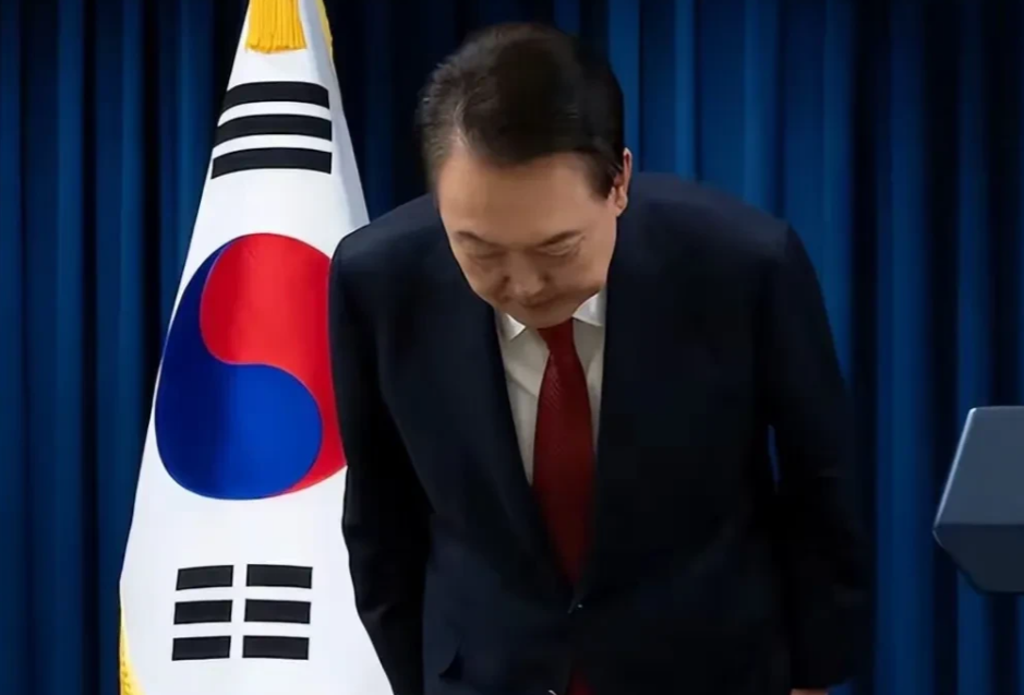 特讯！特讯！
韩国最新消息报道！
韩国总统尹锡悦在双重压力之下，做出了接受调查的