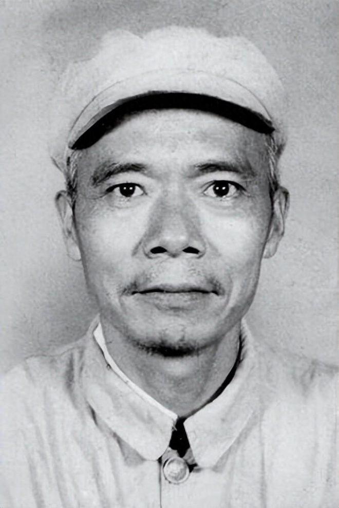 1939年，地下党员涂作潮与邻居打牌，闲聊中，邻居突然不说话，还凑到他耳边，轻声
