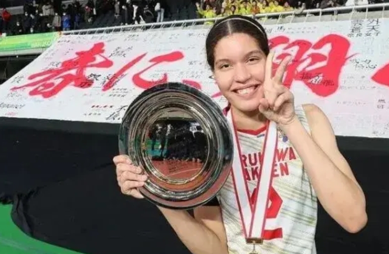 天津女排外援塔皮亚带着一枚银牌结束中国之行回到多米尼加，此次来到天津女排塔皮亚是