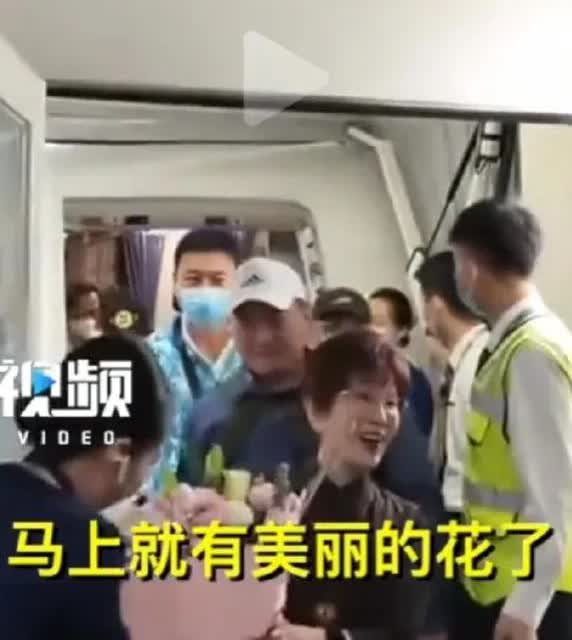 马英九回去了，洪秀柱来了，他们两个访问之旅的相似之处： 第一，洪秀柱收到的鲜花和