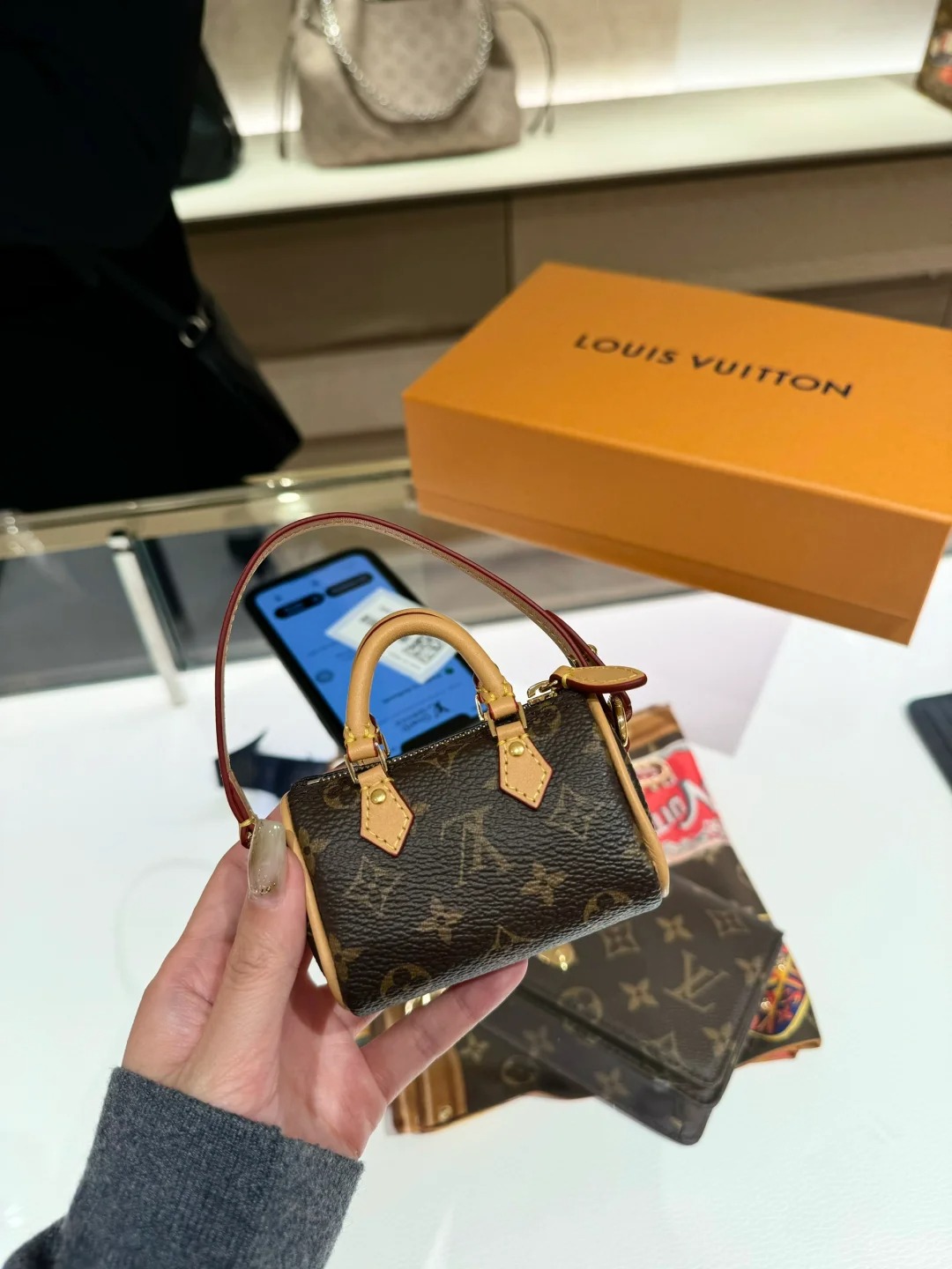 🔚半年忙碌的奖励🥳LV ivy
上海虹桥机场T2入手LV ivy👛，延误无