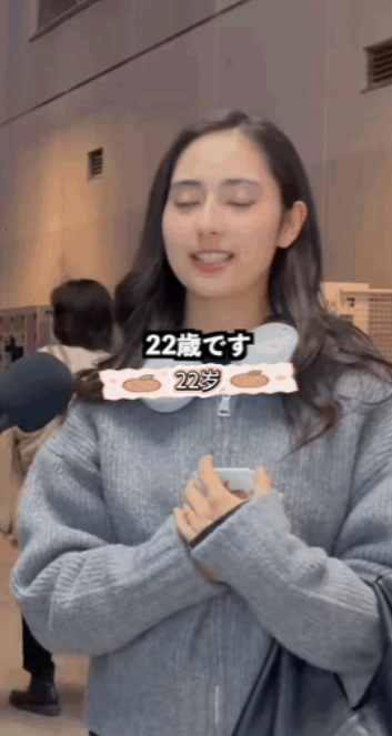 一个很漂亮的日本混血女生接受采访时透露出几个非常有趣的信息。

混血女生说他的爸