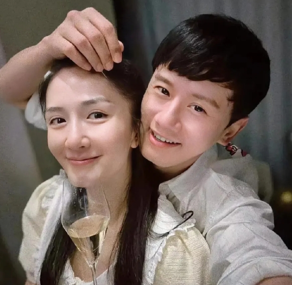 张杰和谢娜真的是太会生了。

四年时间生了三个女儿。

2018年，他们的大女儿