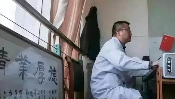 14年偷偷为病人垫钱，医院查账才知道！不是捐款，是救命钱！