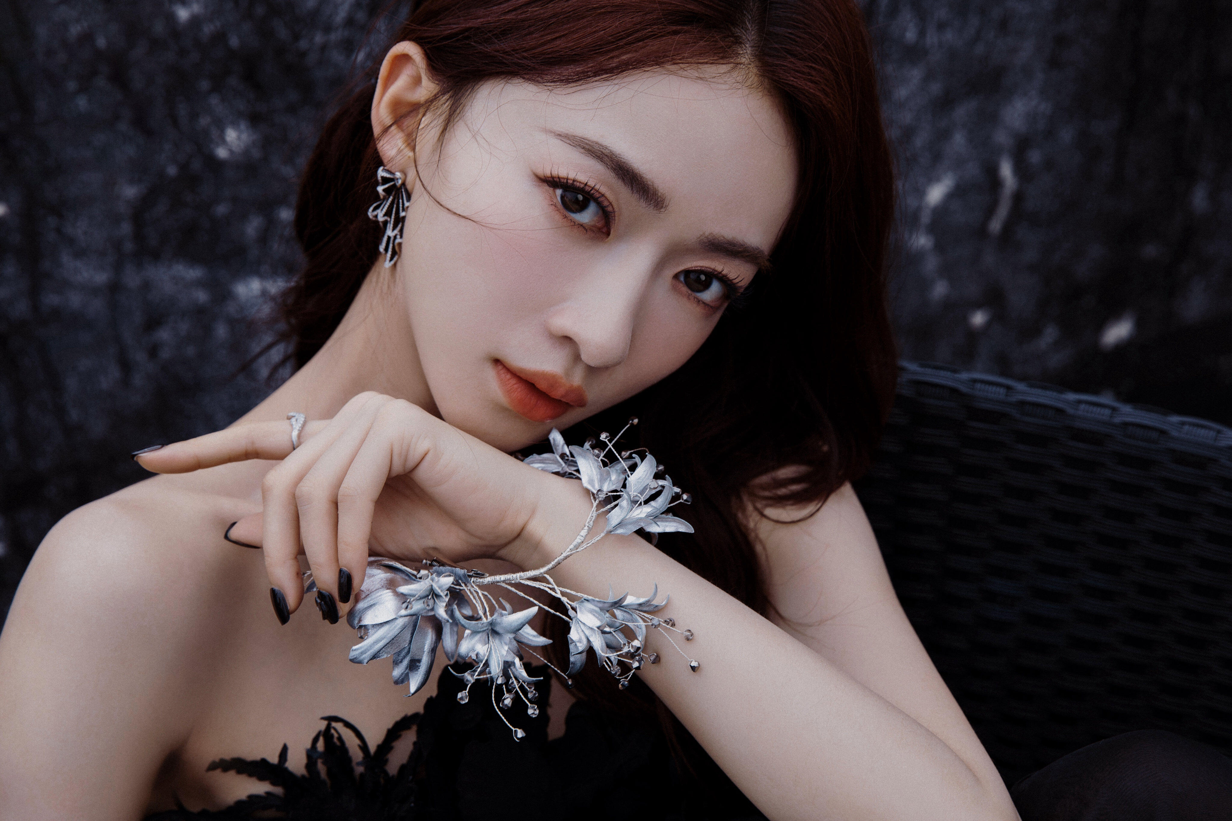 吴谨言——摩登女孩，随性自如