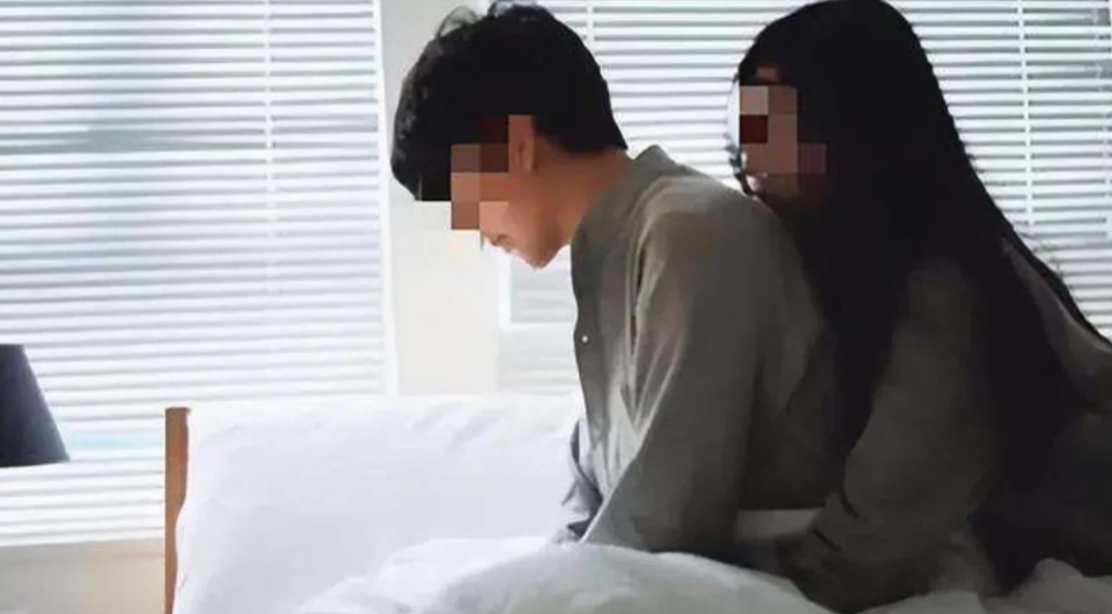 江苏苏州，男子家住一单元1501室，醉酒后拿自家钥匙将二单元1504室门锁打开，