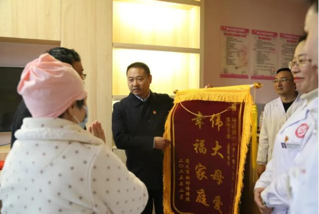 “你不生，有的是人生！”贵州，一64岁大妈凭借试管怀孕，成功生下一名4斤8两的儿