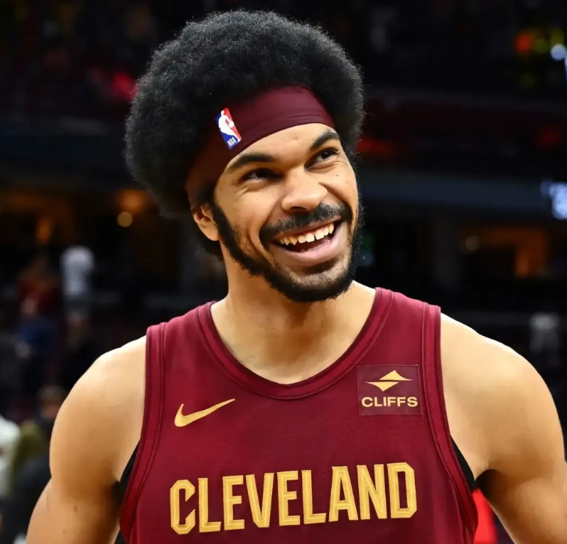 斯通做的最错的事是不要阿伦和莫布利这两个本该属于自己球队的中锋，现在火箭管理层只