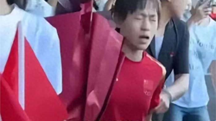 全红婵拒绝粉丝送花，引发热议：她的烦恼我们能够理解吗？