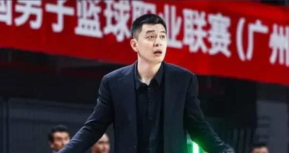 杨鸣的带队凝聚力太强了吧，带领辽篮残阵捍卫沈阳主场，压制兵强马壮的新疆，一看伤病
