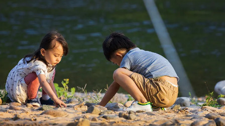 宝宝为何偏爱脏物？家长该如何应对？