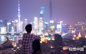 我遭遇塌方身亡时，老婆正在和初恋缠绵，她不相信我死了，当她工作时看见我，作为火化师的她发了疯