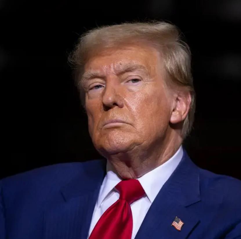 美国总统特朗普正式撤销对前国务卿蓬佩奥的安全保护。当地时间1月23日，特朗普终止