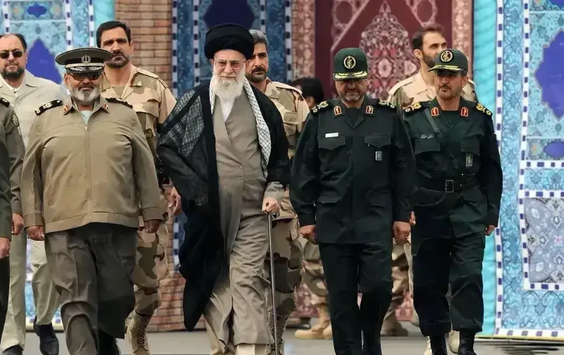 伊朗和以色列之间隔着沙特，伊拉克，约旦和叙利亚。。这些地方全有美军基地，基本全程