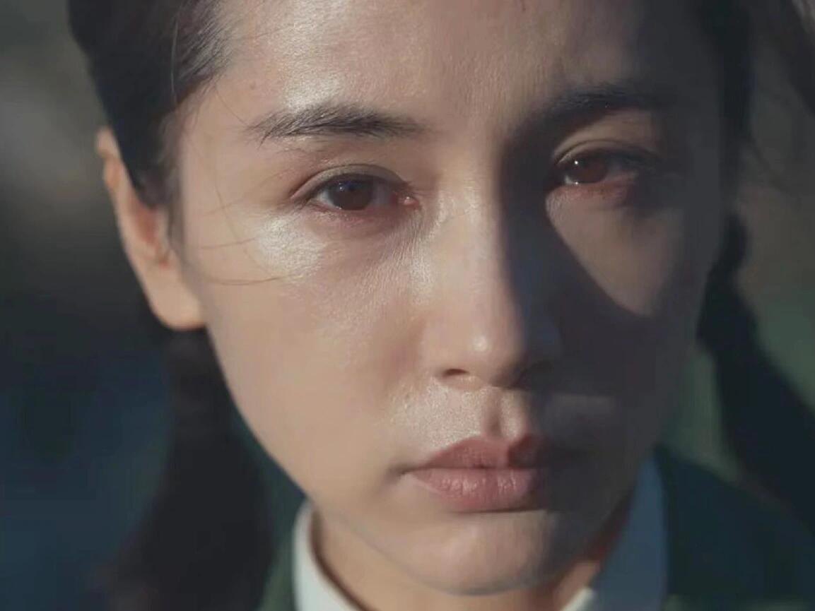 一脸的平静