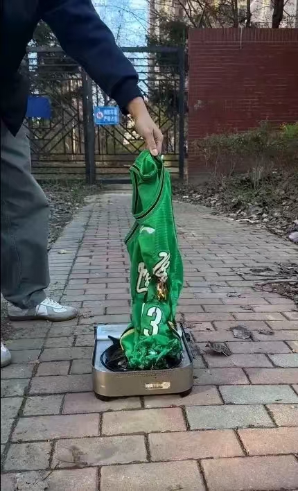 辽宁广州两队纷纷官方发文，郭艾伦球衣被烧