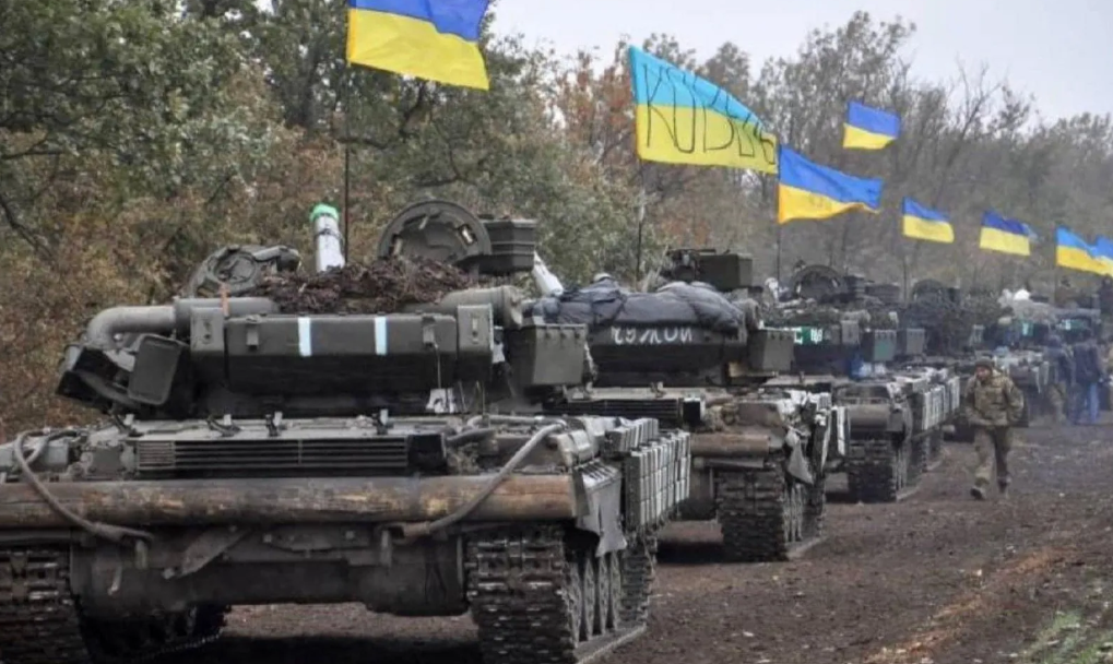 乌军大部正集结在别尔哥罗德和布良斯克边境线外，坦克和装甲车也已就位。大有复制库尔