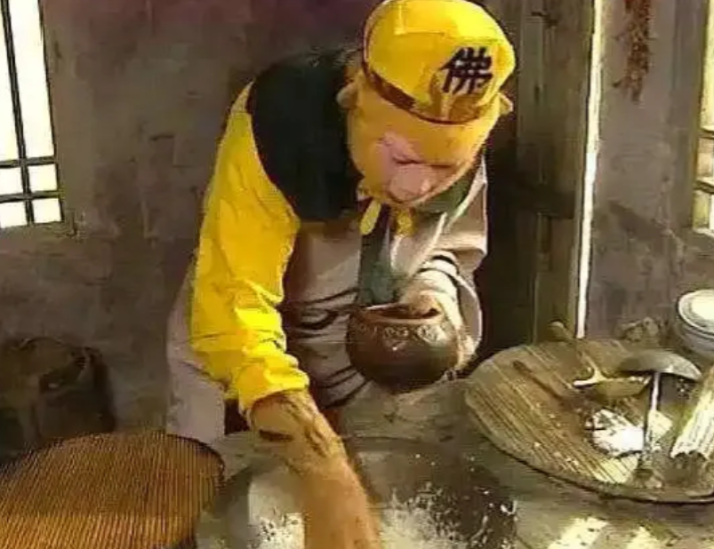 孙悟空连三味真火都不怕，还会怕饭烫手吗？