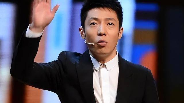48岁撒贝宁：从北大才子到央视名嘴，怎么成了“芳心纵火犯”？