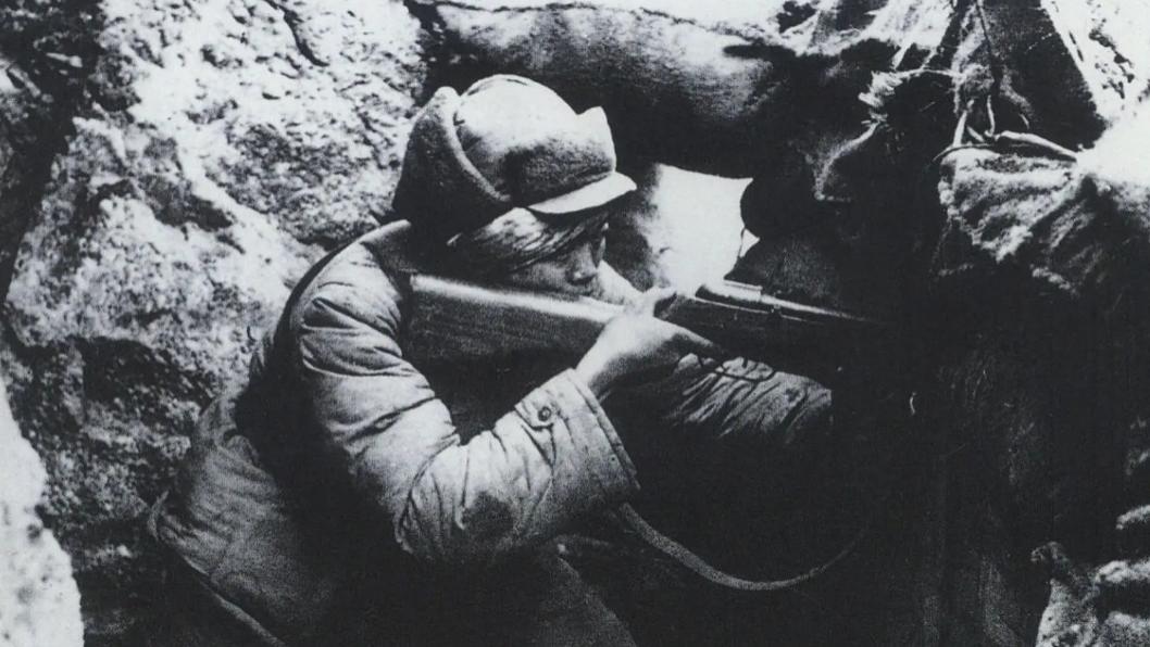 上甘岭歼敌25000人，蒋介石深感震撼，用15个字对毛主席高度评价