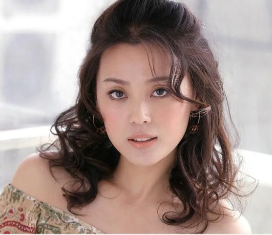 梁爱琪：影视界的璀璨明星