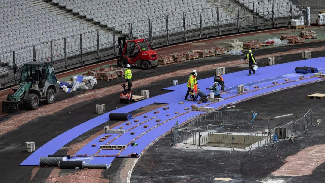 紫色跑道下的巴黎奥运：一场色彩与历史的碰撞