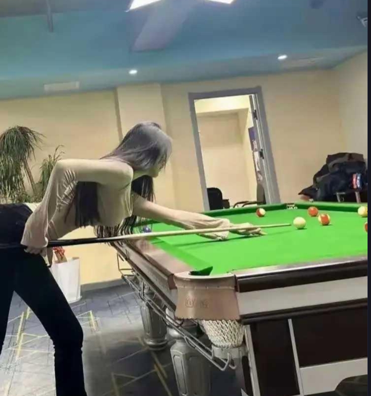 台球援！哈哈哈哈 [大笑][大笑][大笑][大笑][大笑]