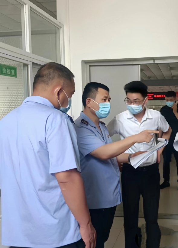 白吃黑？最近，一段录音在网上疯传，录音里是成武县市监局的某个领导扬言。他说自己虽