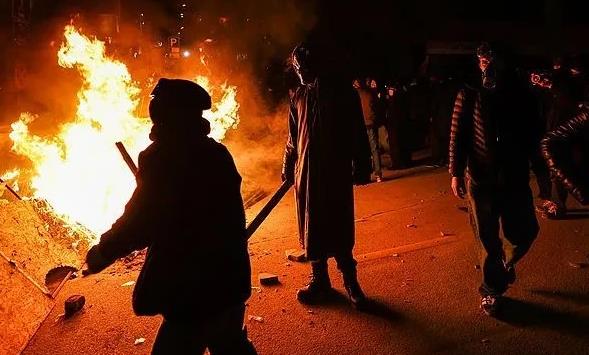 格鲁吉亚暂停开启加入欧盟谈判后，首都爆发大规模抗议。对于格鲁吉亚混乱的政局，美国