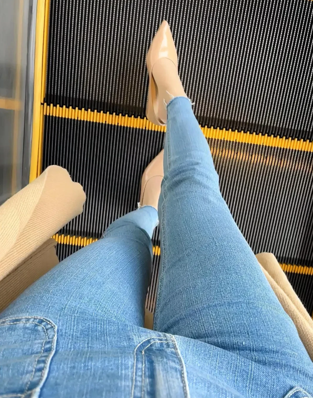 悦己，是人生的第三个阶段。

当我们经历了阅己和越己的过程后，我们会发现，真正的