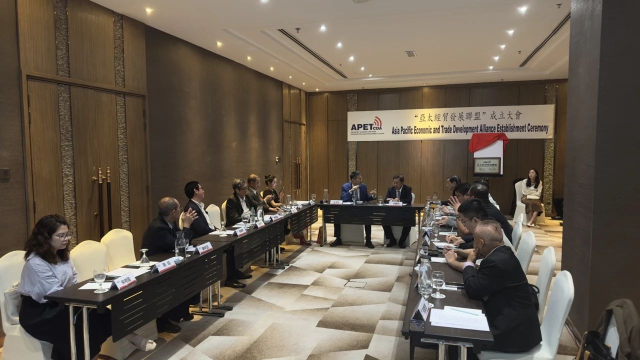 “加强发展战略对接，推动合作提质升级”中国-马来西亚⾼端对话会在马来西亚吉隆坡顺利召开