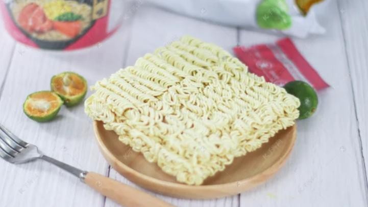 为什么救灾食品中经常出现方便面这种垃圾食品？

这么说吧，方便面绝对是最适用于救