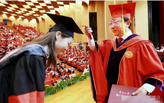 谁的责任？辽宁沈阳，中国医科大学60多位博士竟无法毕业！原因是临近毕业时，学校忽