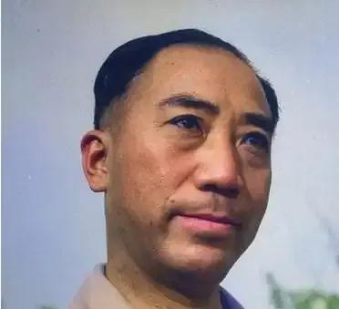 1943年的一天，戴笠突然转变了态度，他不但同意了情人余淑衡出国的请求，还帮她办