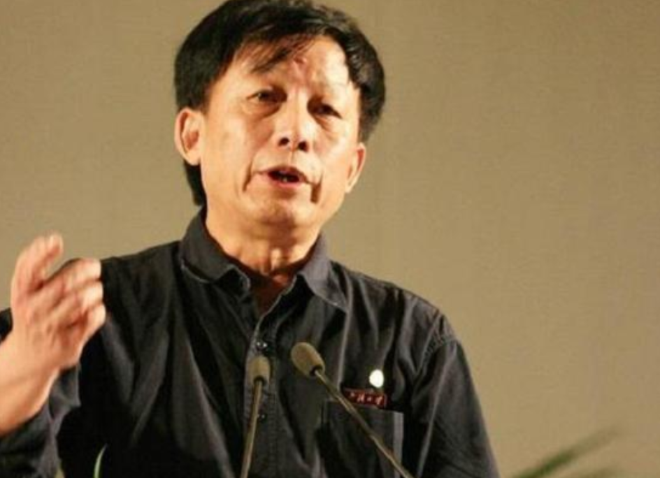 2020年，易中天在央视的节目当中怒骂乾隆皇帝是“王八蛋”，在位期间一件好事都没