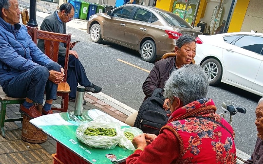 保姆儿子偷拿我妈身份证，和我妈登记结婚后，我紧急清理门户