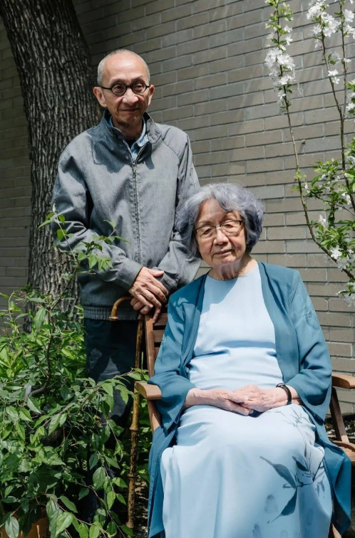 11月24号，叶嘉莹去世享年100岁！忍受家暴57年，95岁的时候把积蓄3658