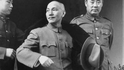 蒋介石败退时，除了搜刮走大量黄金，还带走了这12“重要人才”