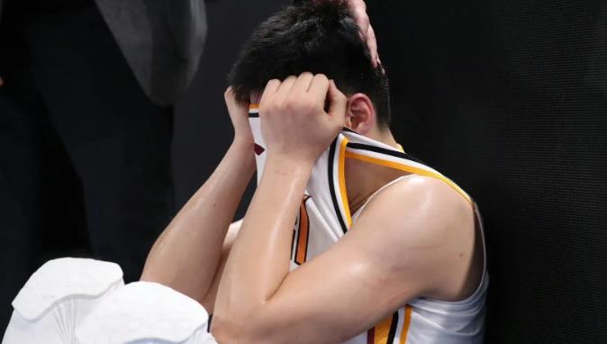 不容易啊！张宁谈赛后哭了：

“让我崩不住的是，在我两罚不中之后，队友，教练和领