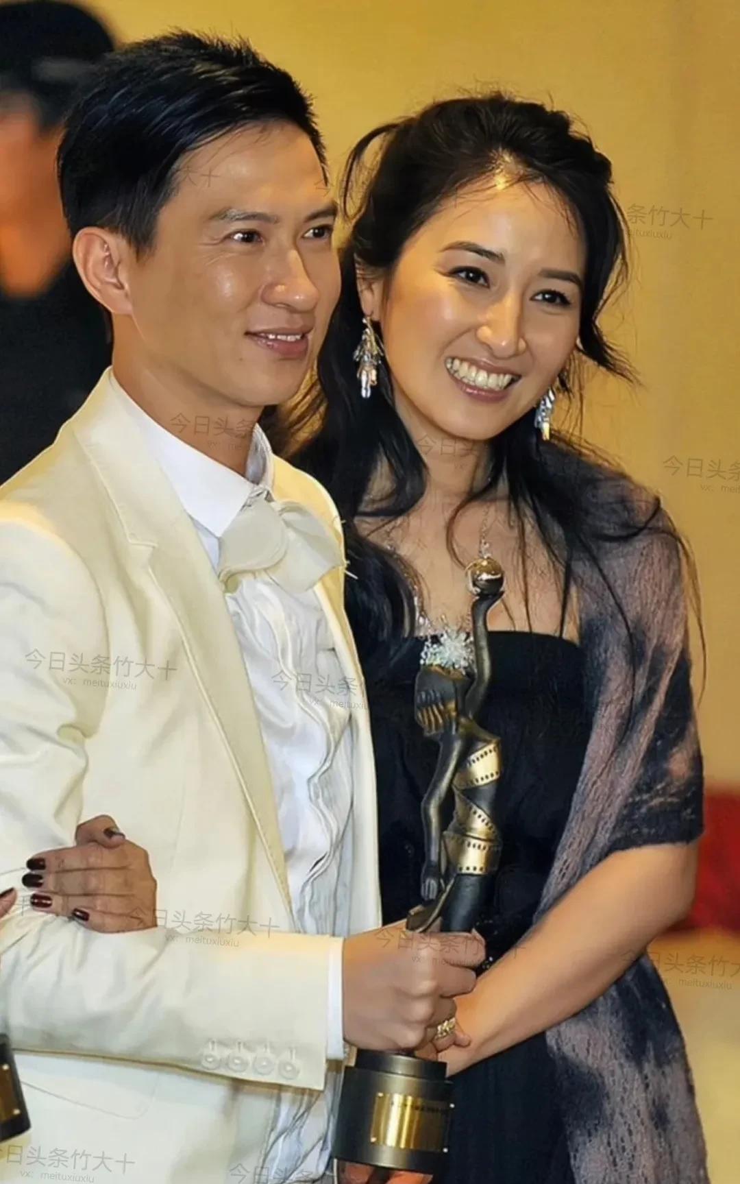 哎，你说这时间也太不公平了吧！同样过日子，张家辉咋就跟吃了防腐剂似的？



关
