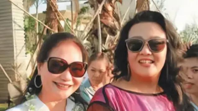 网传S妈忍不住了！张兰直播间卖牛仔包疑内涵具俊晔，却被S妈炮轰