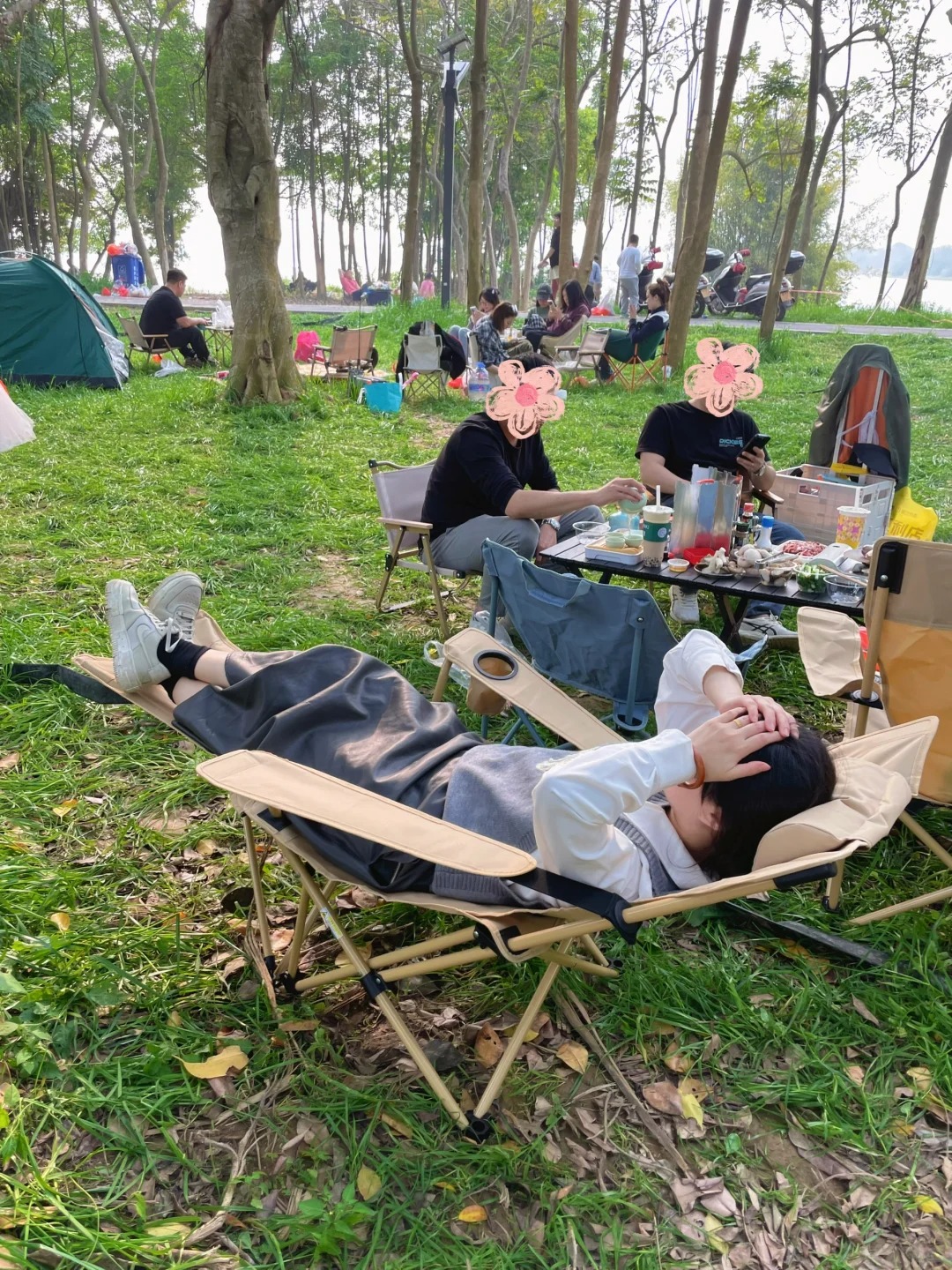 现在的露营椅真的越来越懒人
惊呆我，朋友带出来的椅子，可以直接躺着，调完还能躺平